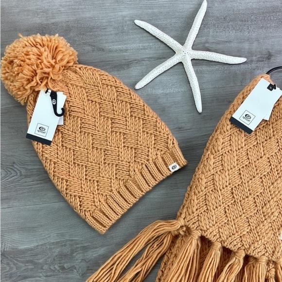 🔆RIP CURL🔆 SURF GYPSY POM POM BEANIE SURF GYPSY SCARF SET - Picture 3 of 12